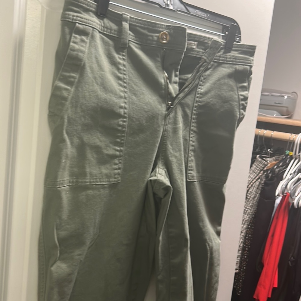 Women’s size 6 “A New Day” pants